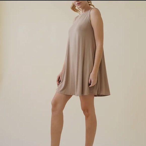 Tan Sleeveless Dress w/ Pockets - Picture 2 of 3